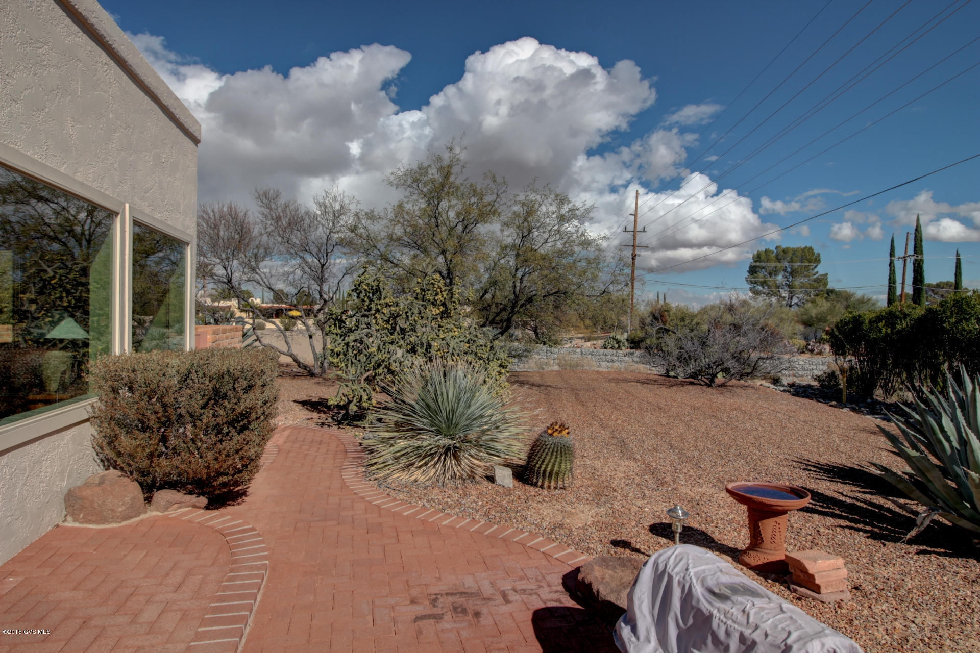 714 W Calle De Emilia