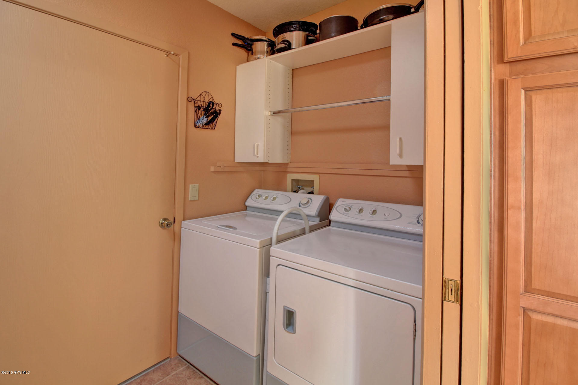 714 W Calle De Emilia