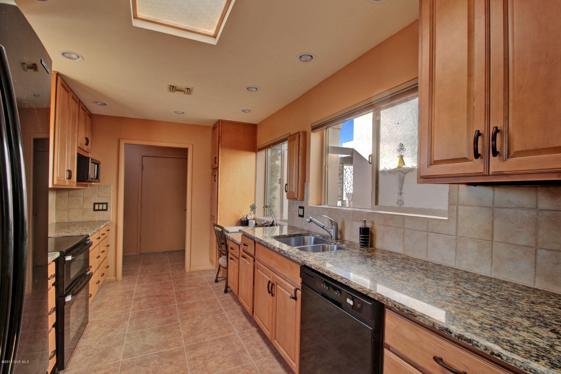 714 W Calle De Emilia