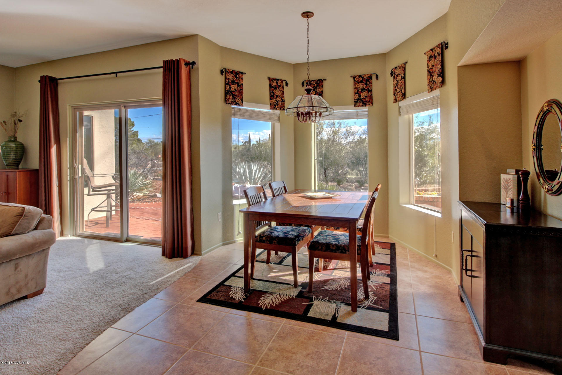 714 W Calle De Emilia