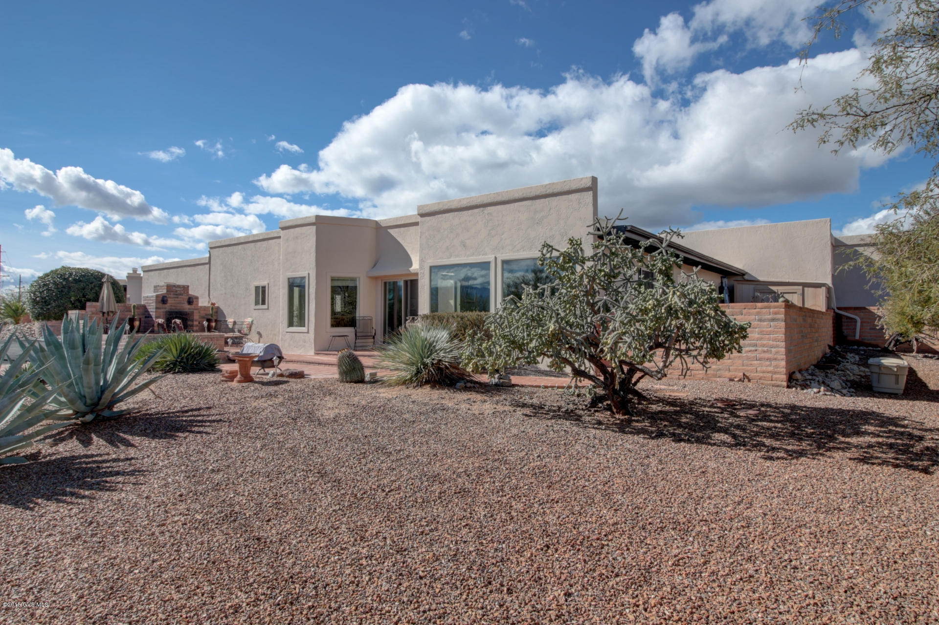 714 W Calle De Emilia