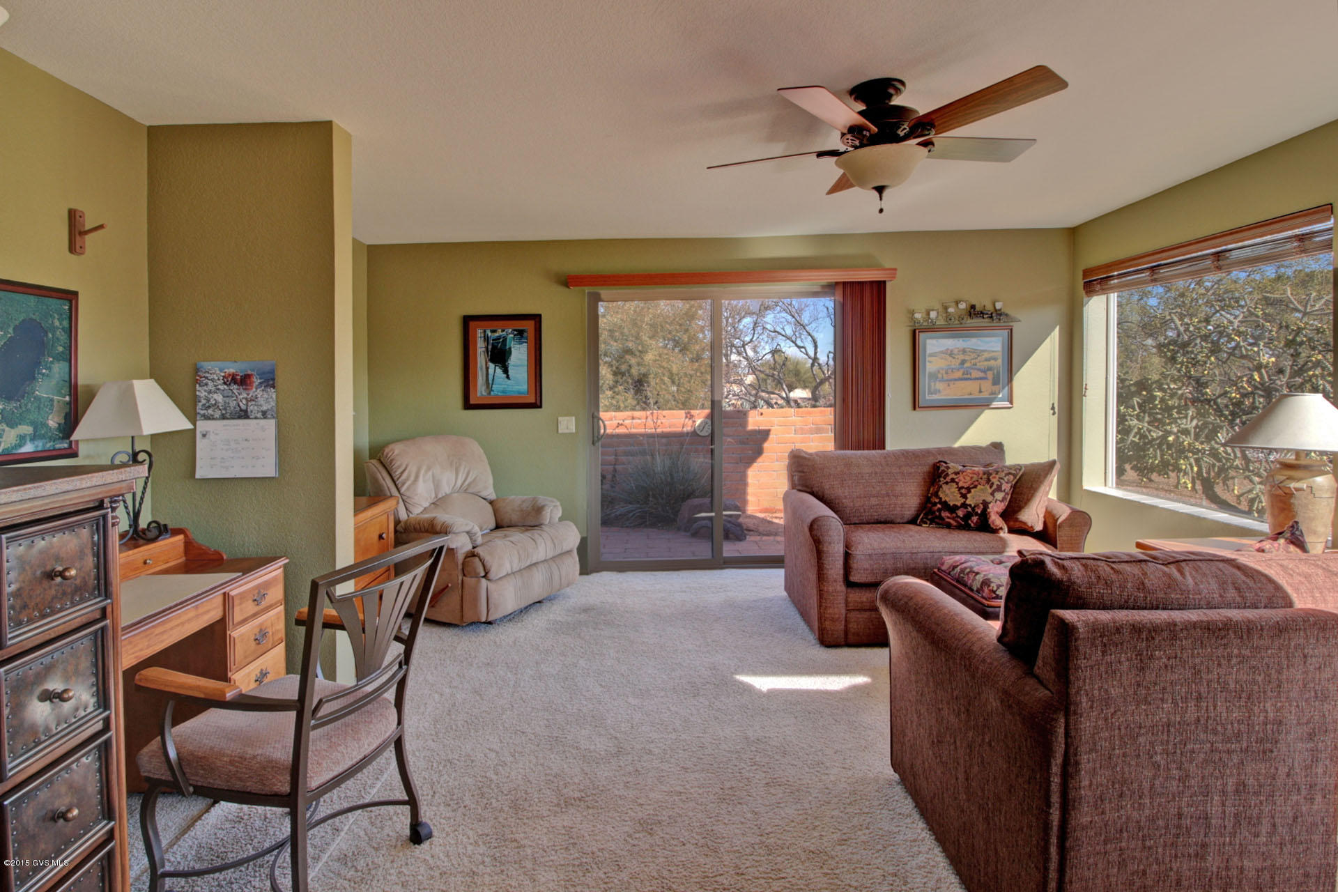 714 W Calle De Emilia