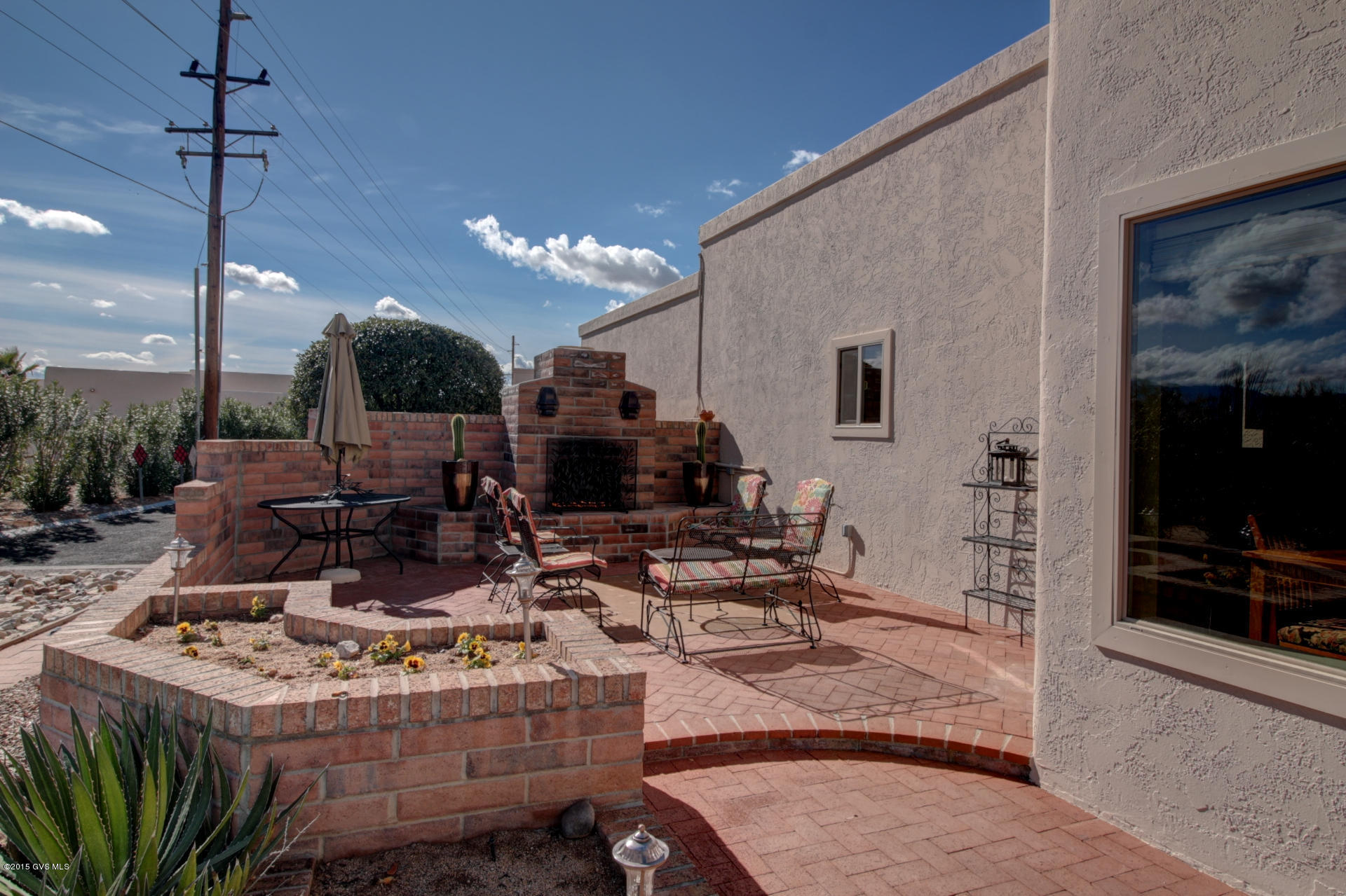 714 W Calle De Emilia