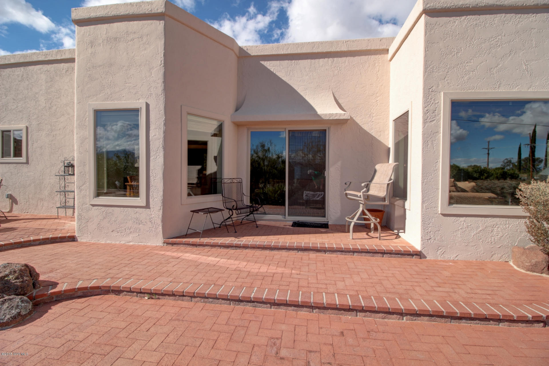 714 W Calle De Emilia