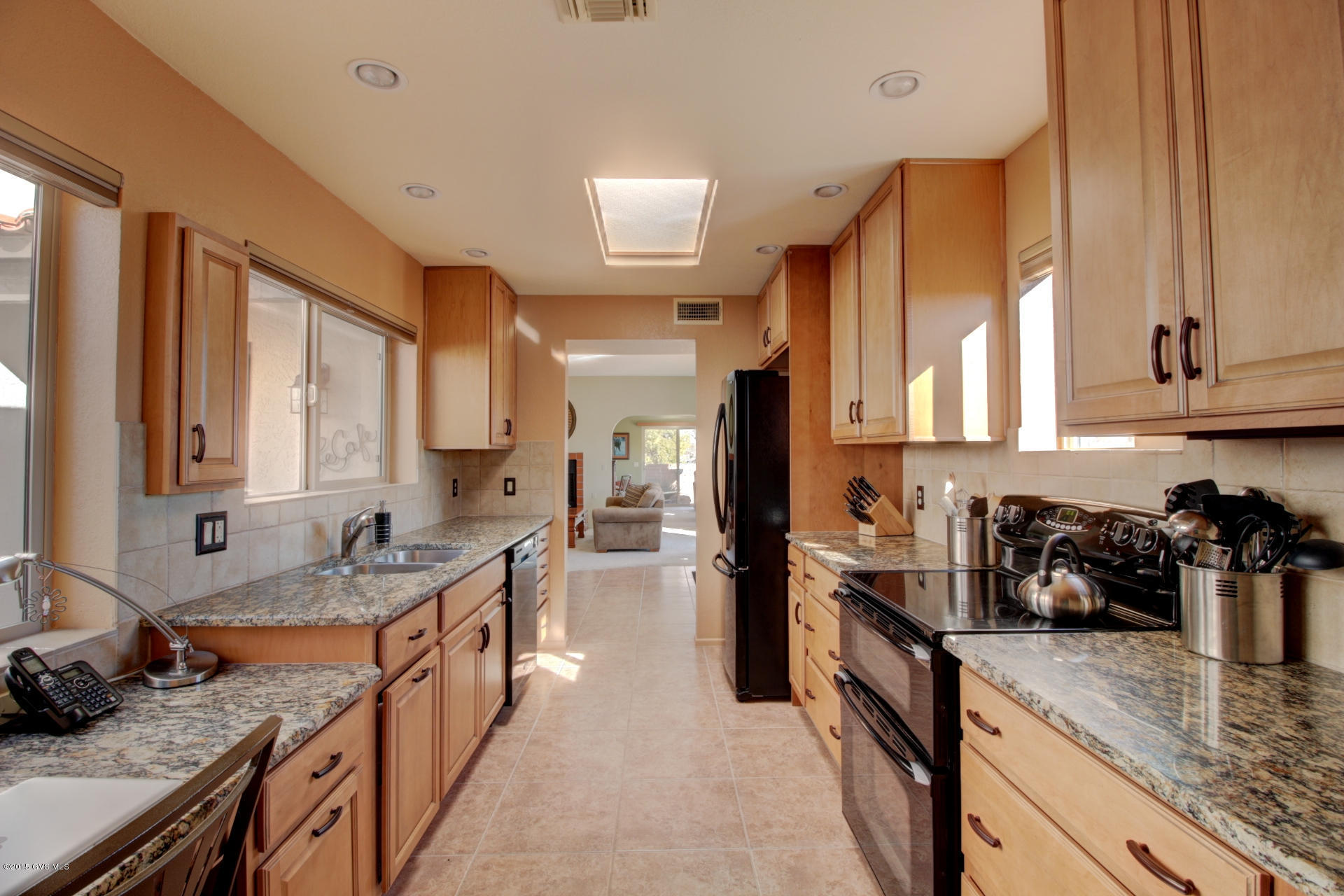 714 W Calle De Emilia