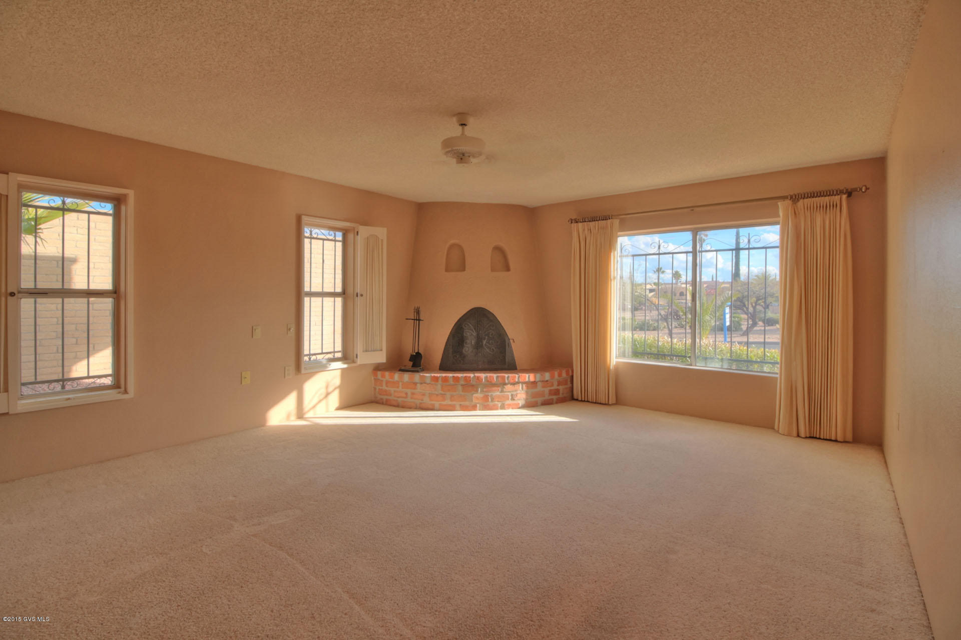 910 W Camino Sagasta