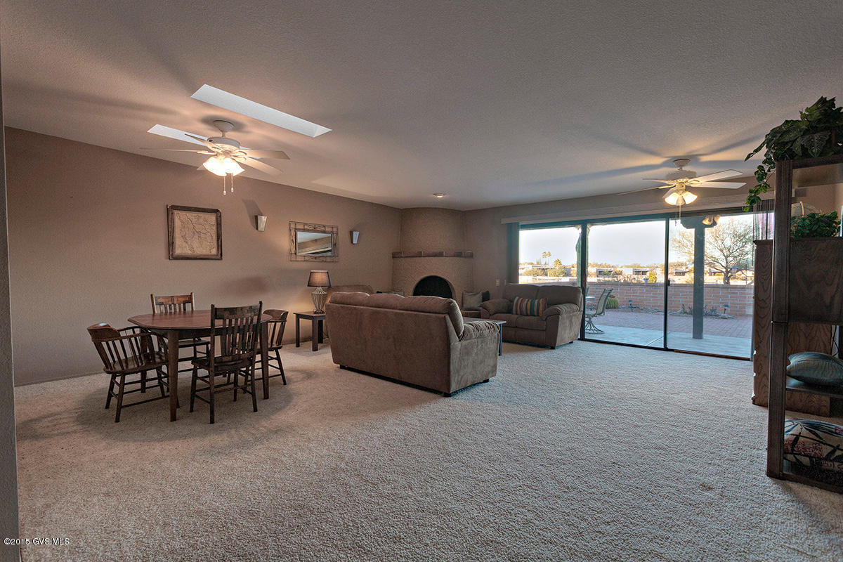 1060 W Camino Del Pato