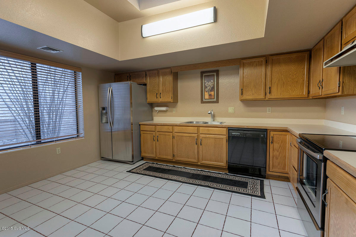 1060 W Camino Del Pato