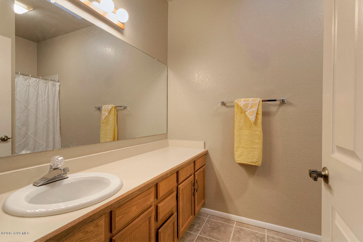 1060 W Camino Del Pato