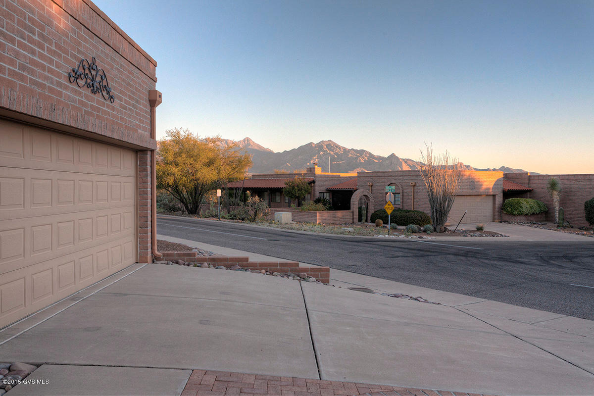 1060 W Camino Del Pato