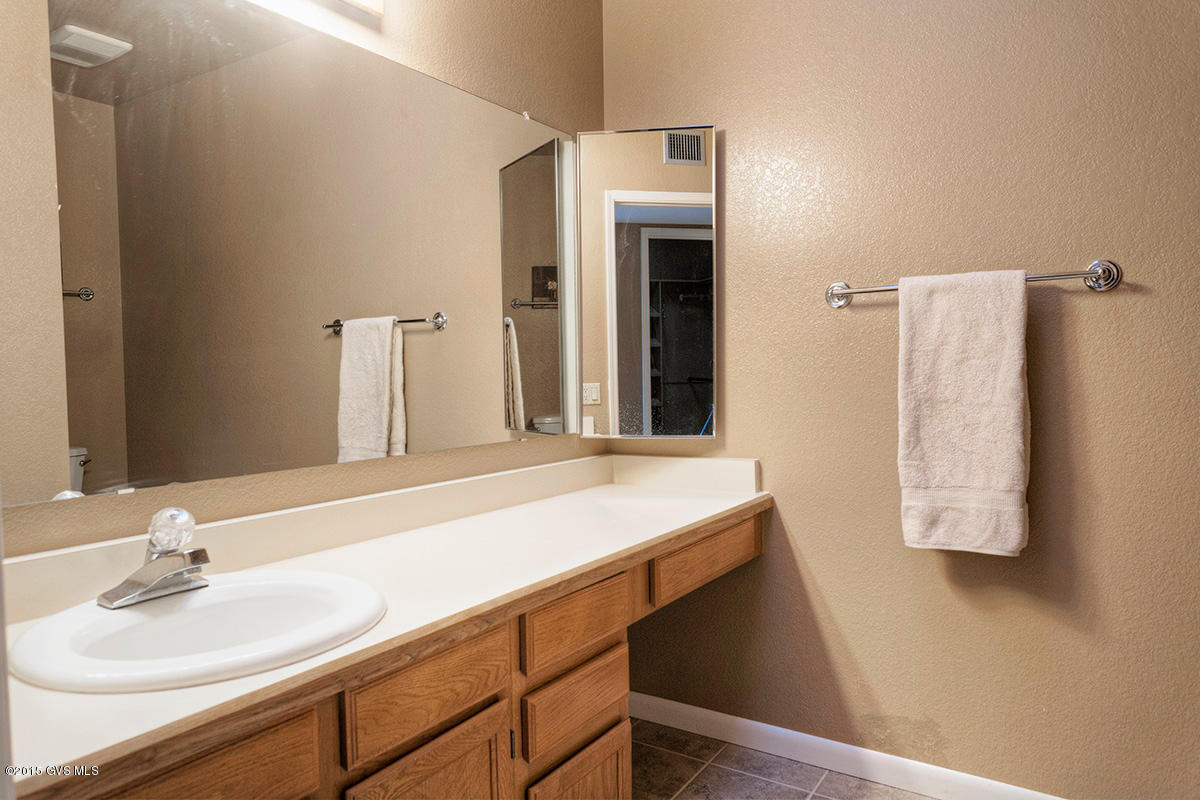 1060 W Camino Del Pato