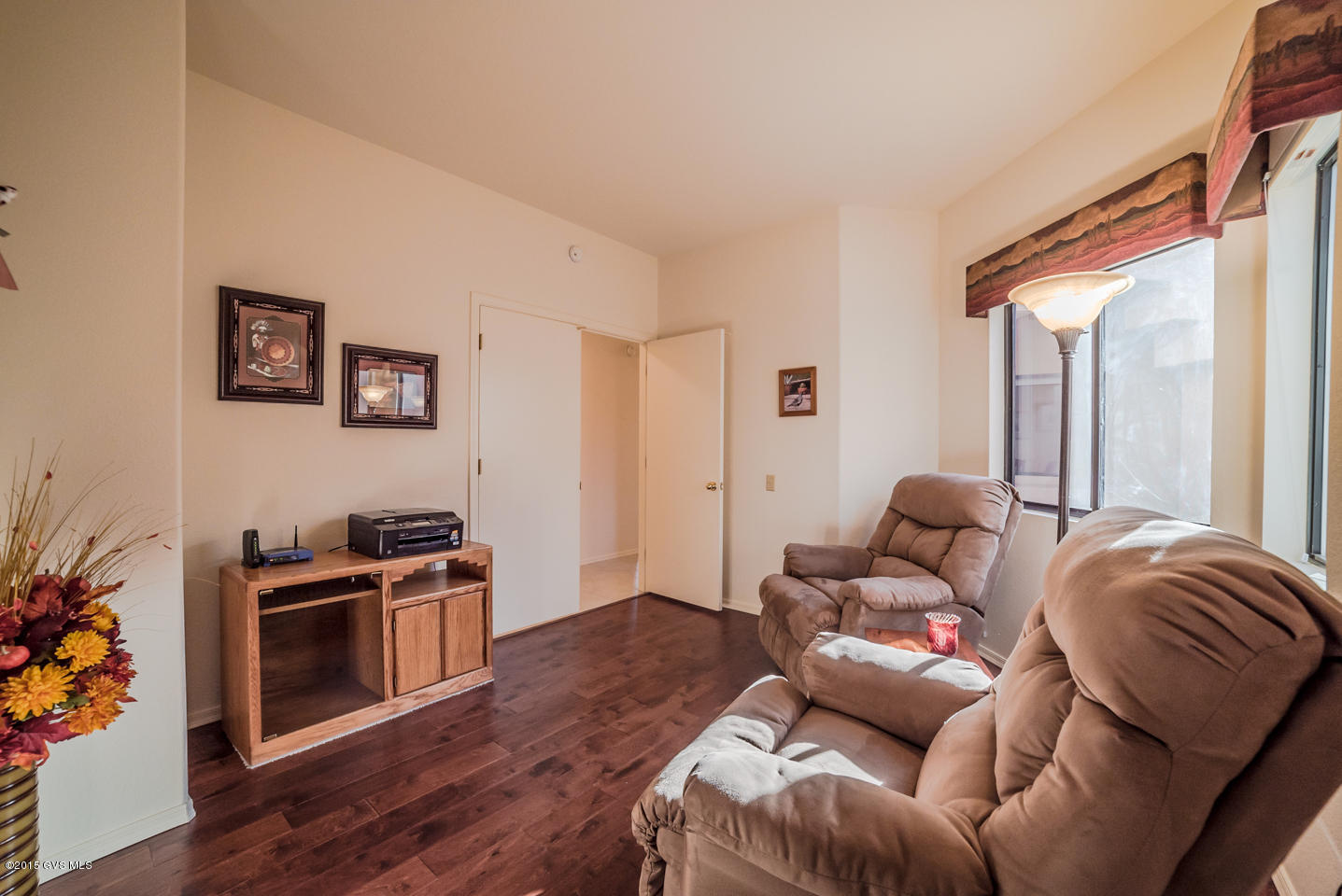 1925 W Mintbush Drive