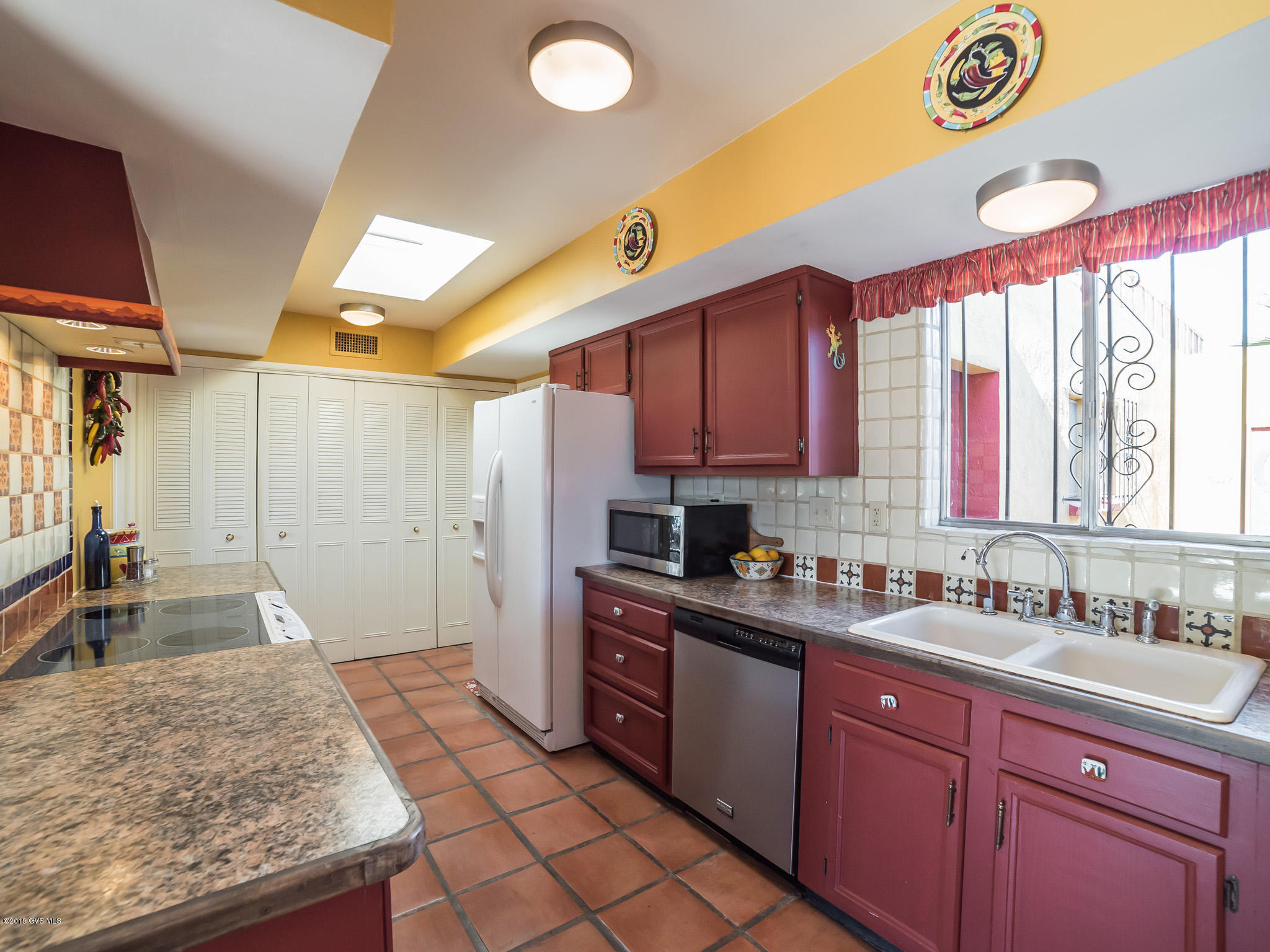 221 W Calle Melendrez