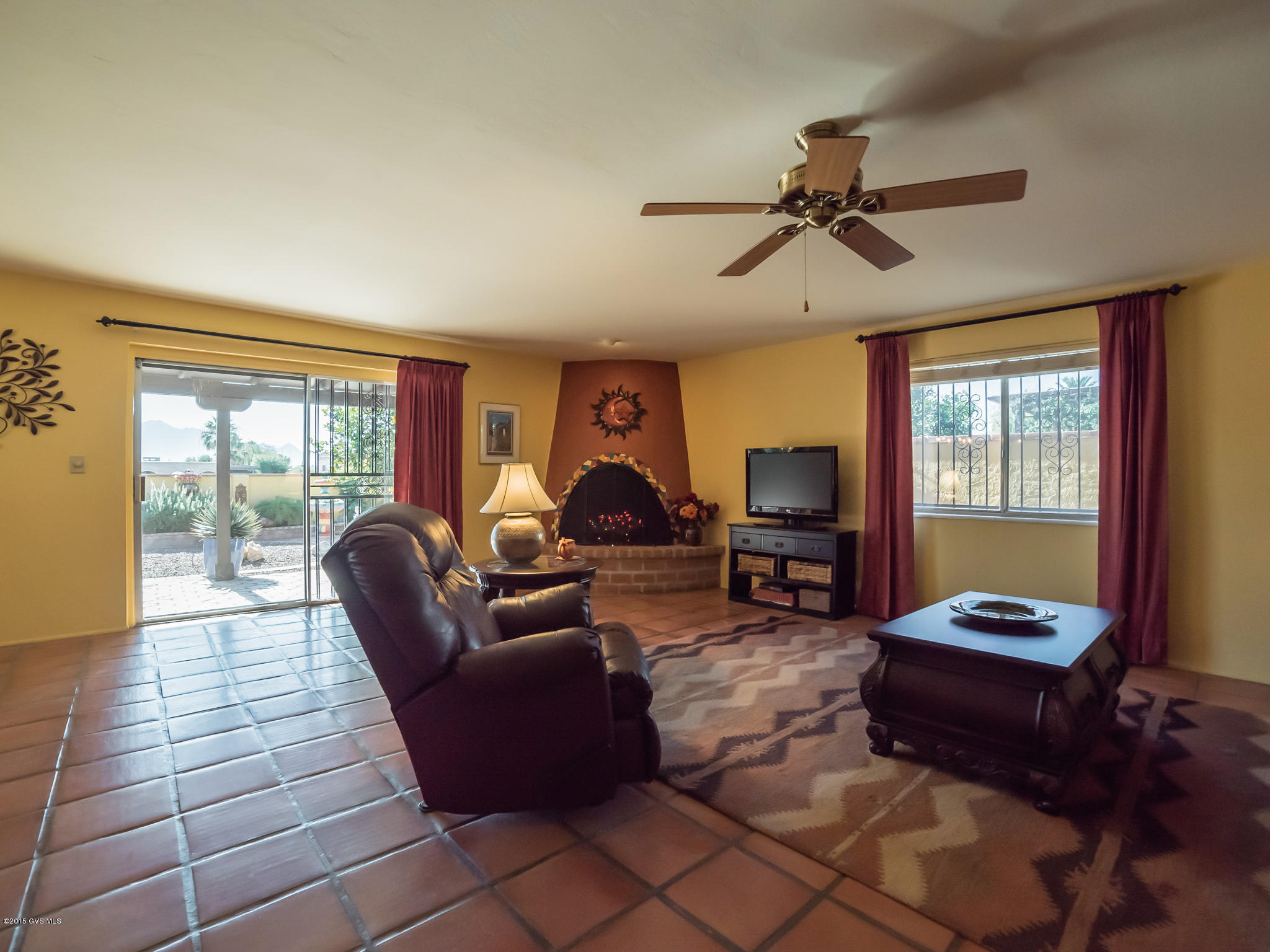 221 W Calle Melendrez