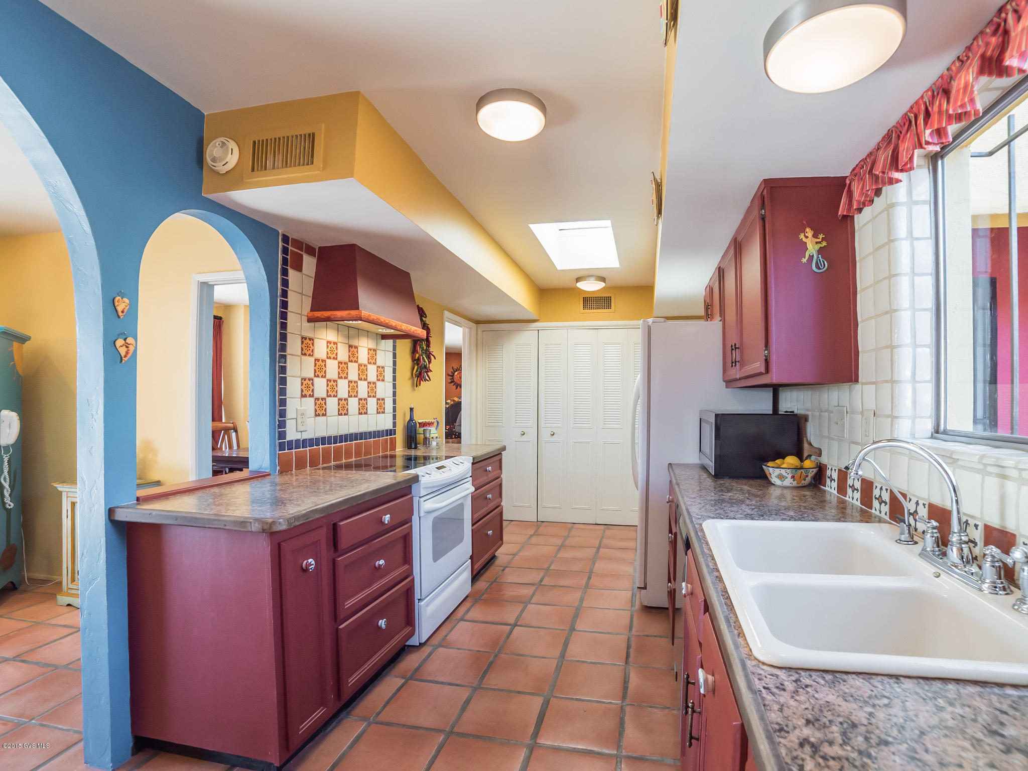 221 W Calle Melendrez