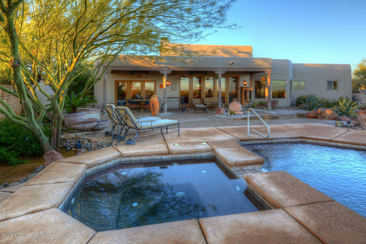 1065 E Josephine Saddle Place