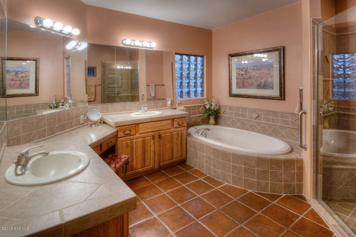 1065 E Josephine Saddle Place