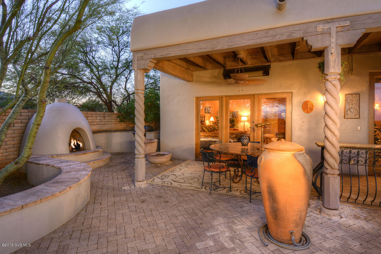 1065 E Josephine Saddle Place