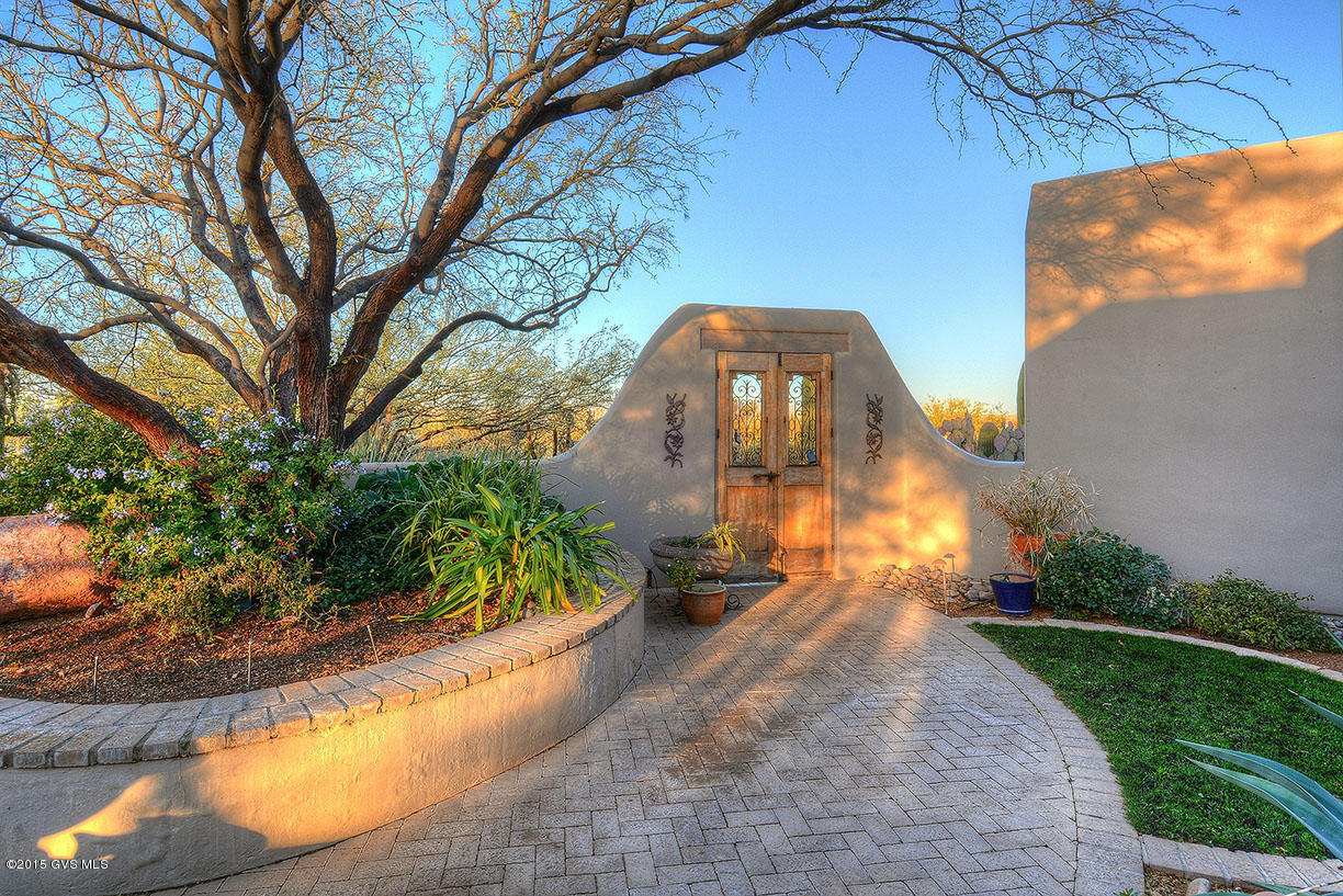 1065 E Josephine Saddle Place