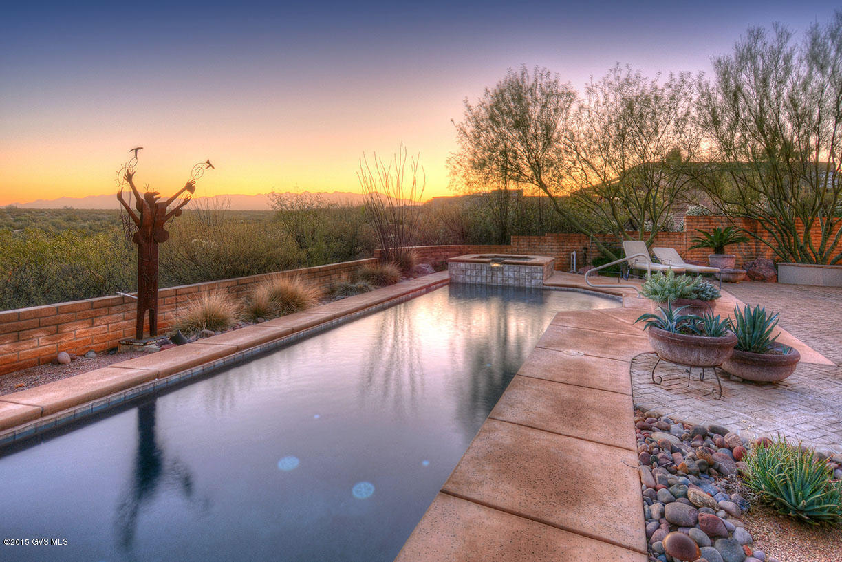 1065 E Josephine Saddle Place