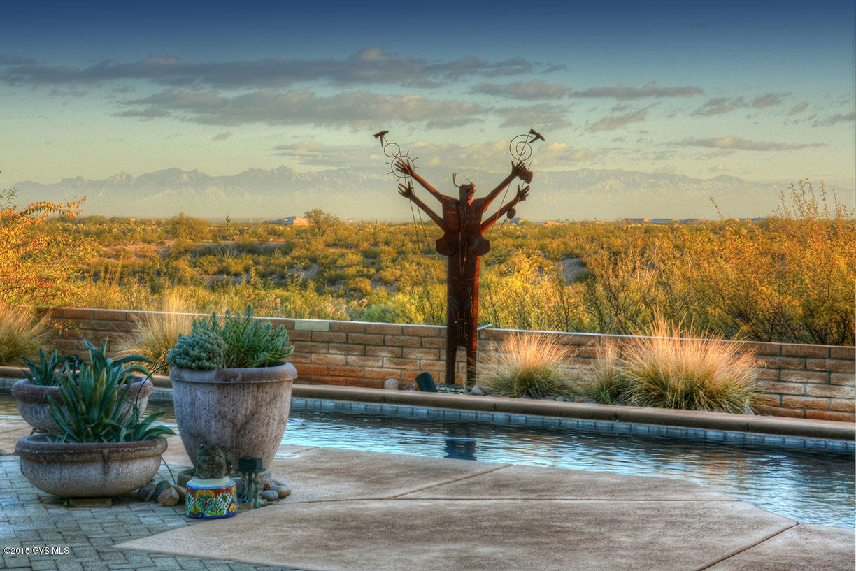 1065 E Josephine Saddle Place