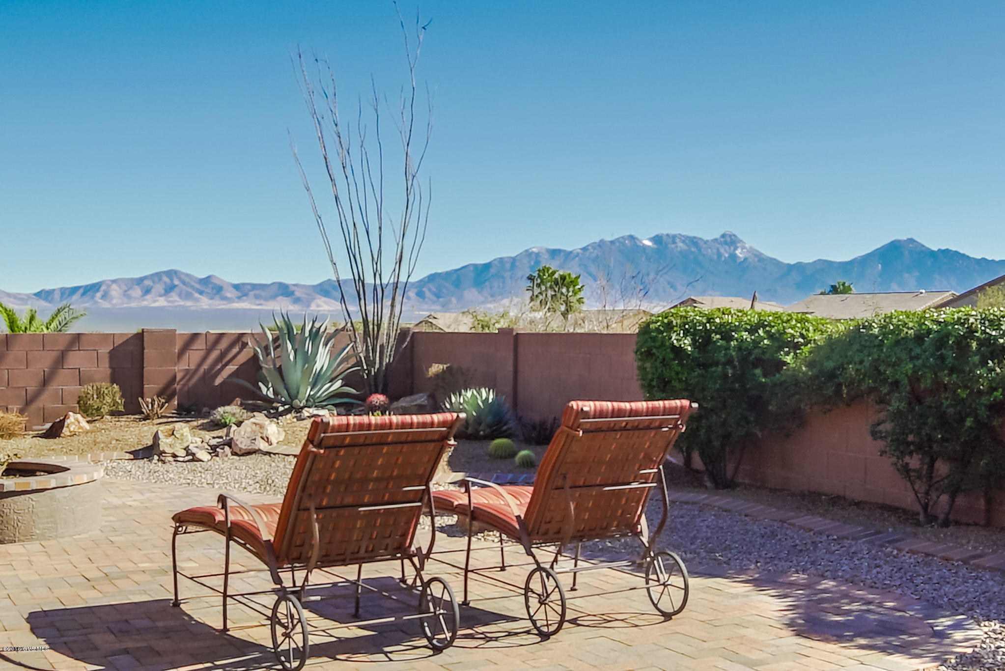 1107 W Calle Artistica