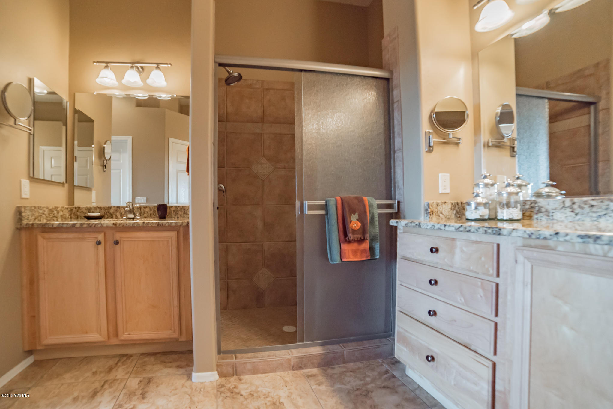 1107 W Calle Artistica