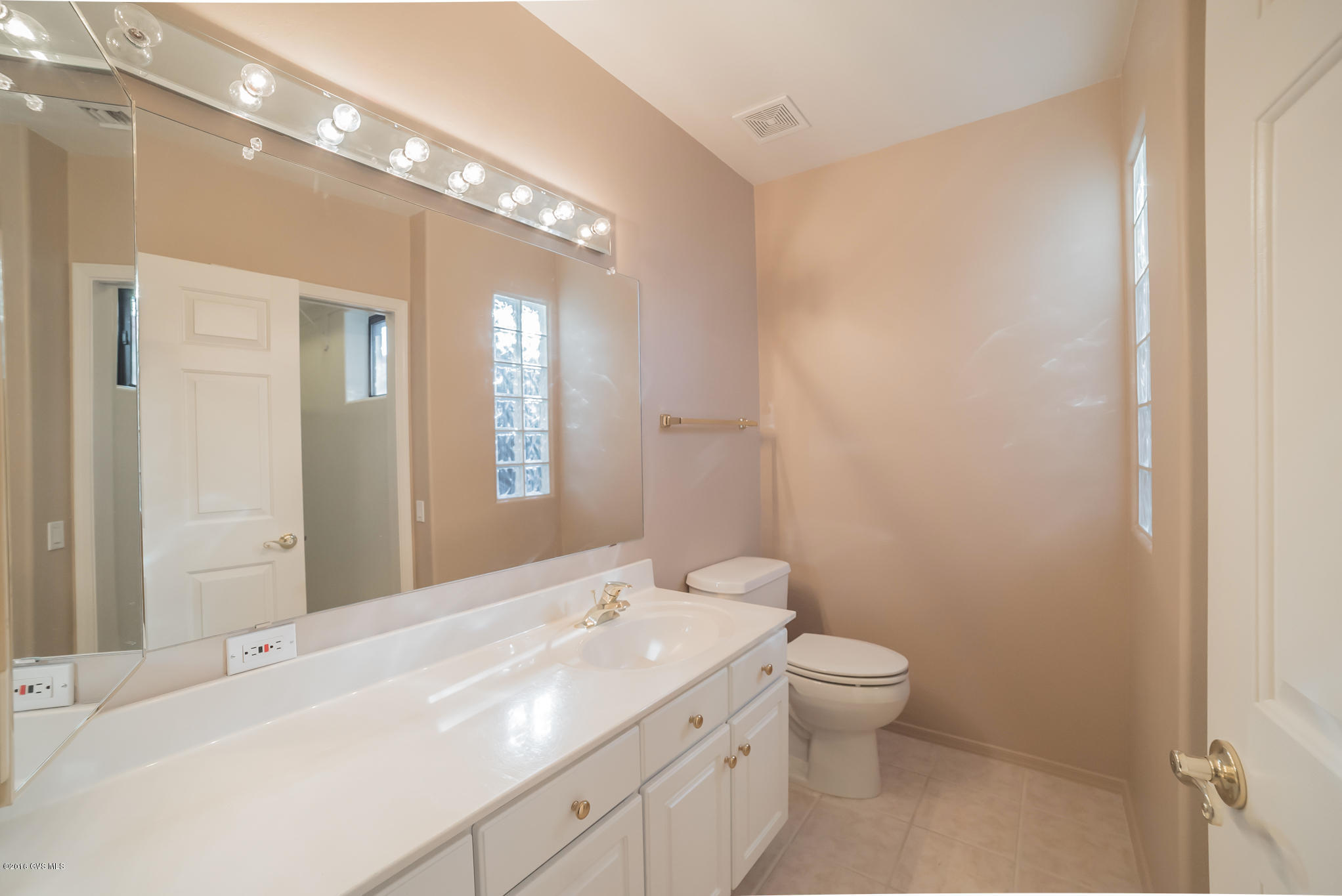 4937 S Meadow Ridge Drive