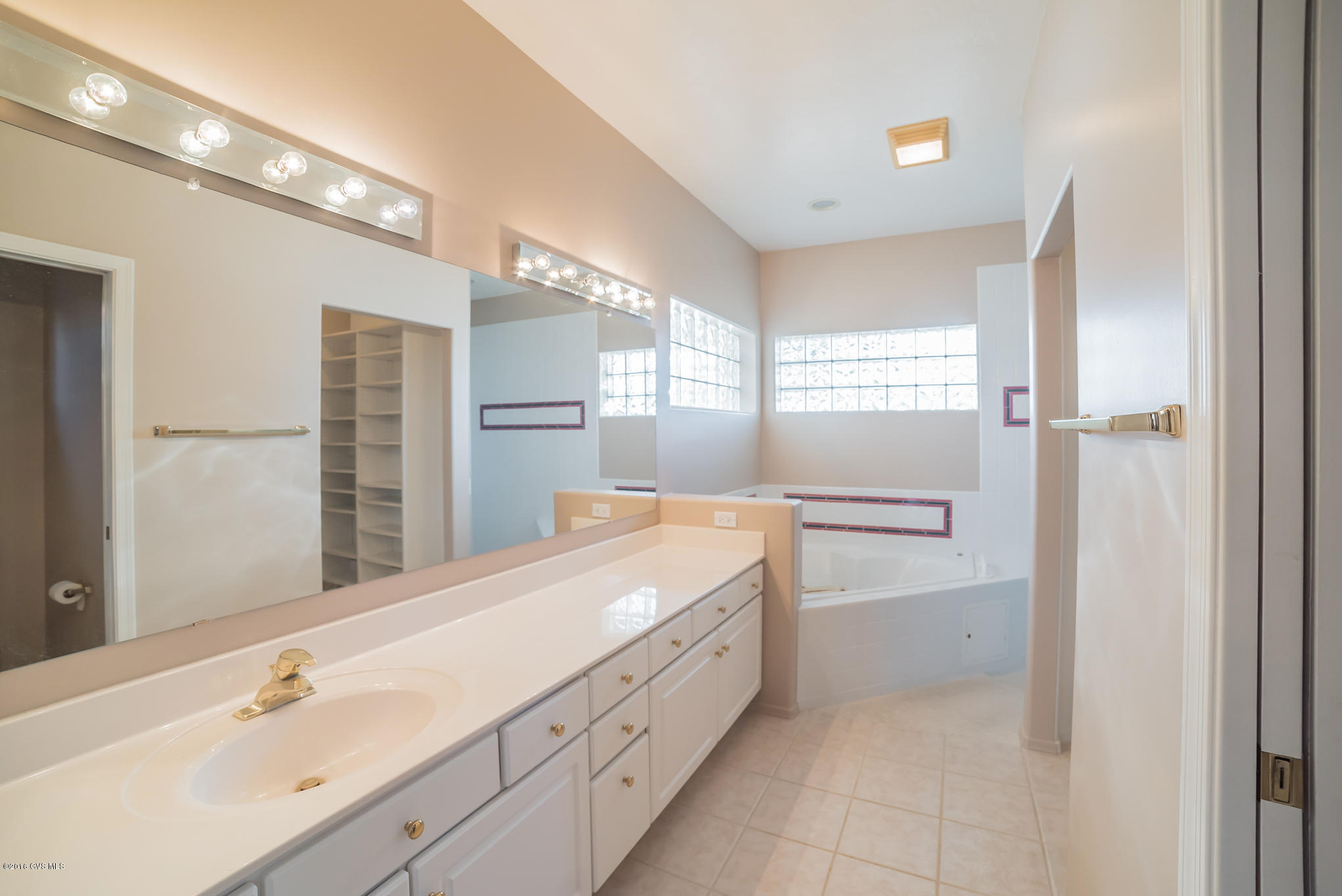 4937 S Meadow Ridge Drive