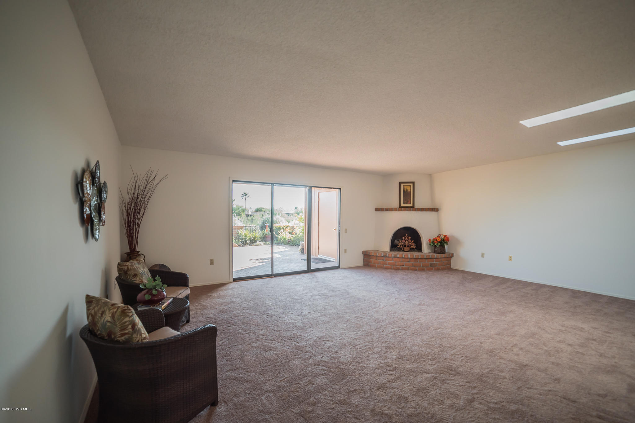 1445 W Camino Del Pato