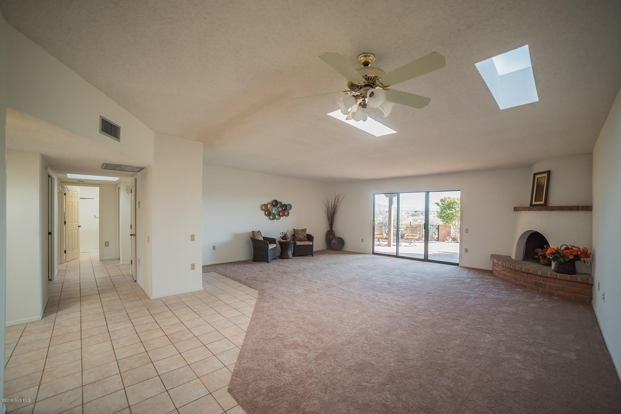 1445 W Camino Del Pato