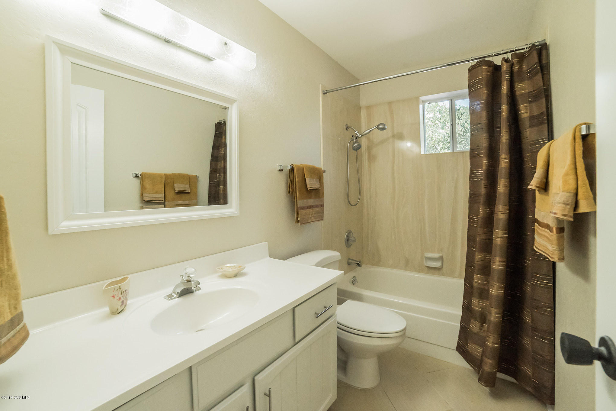 230 W Paseo Del Chino