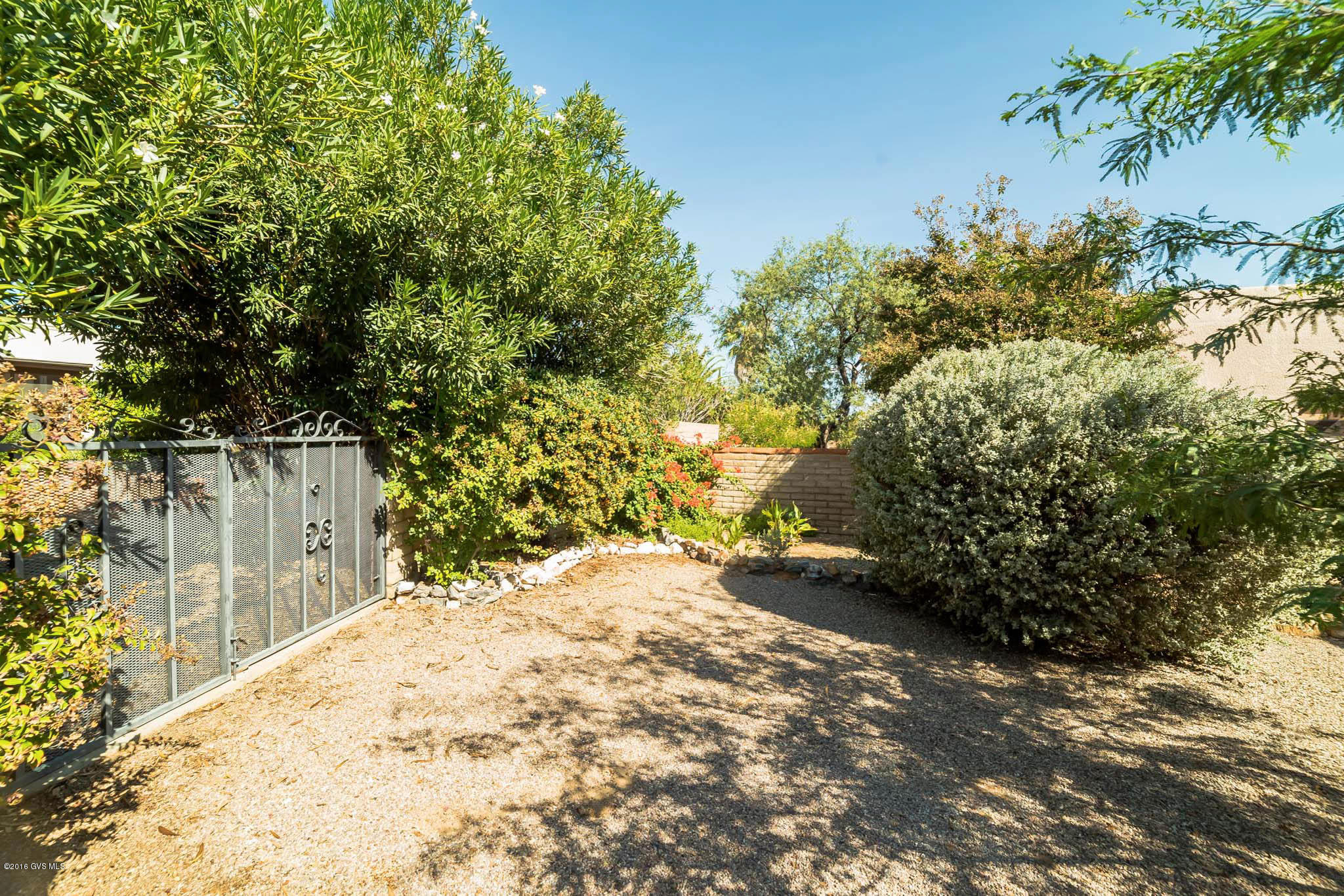 230 W Paseo Del Chino