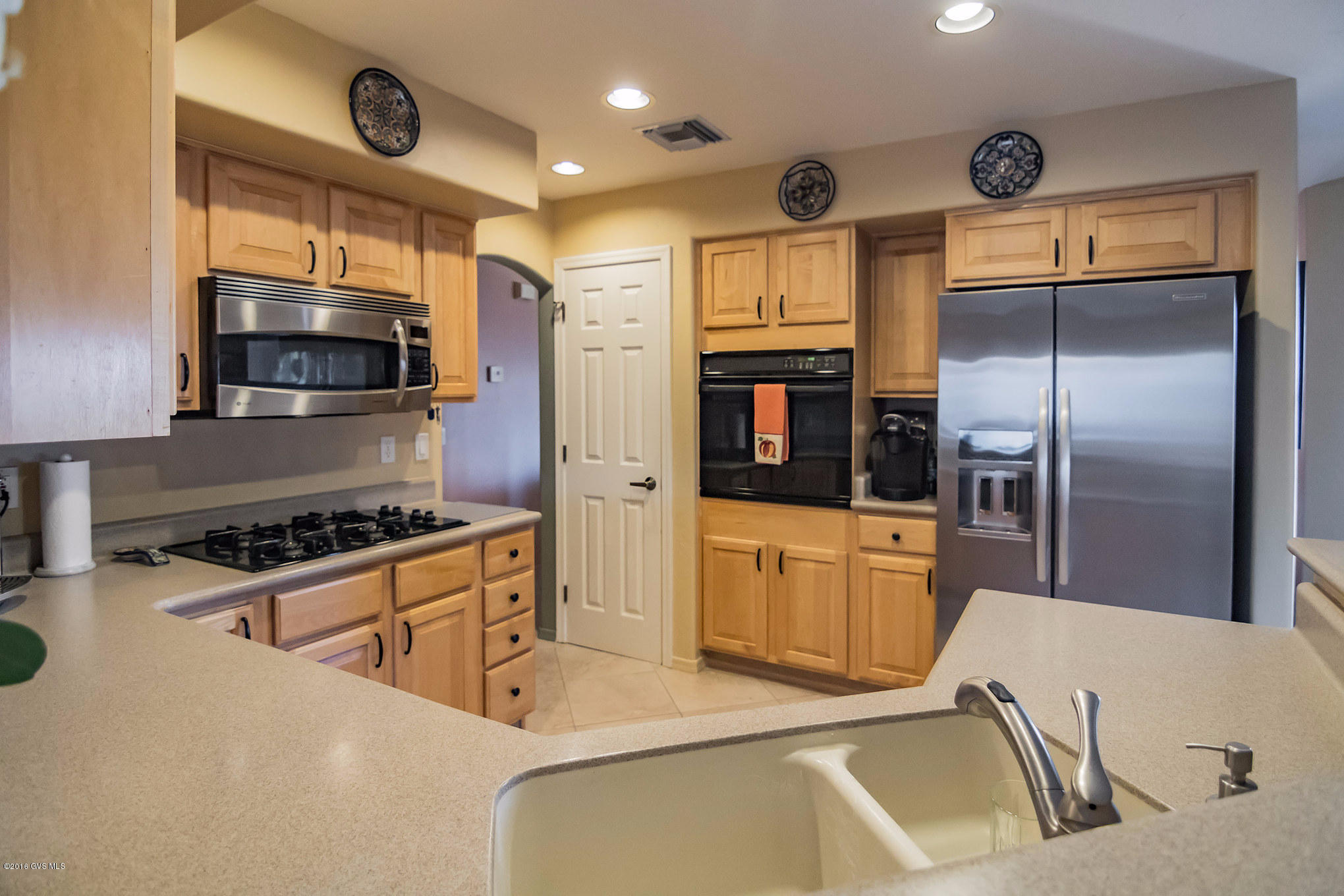 913 W Camino Tierra Libre