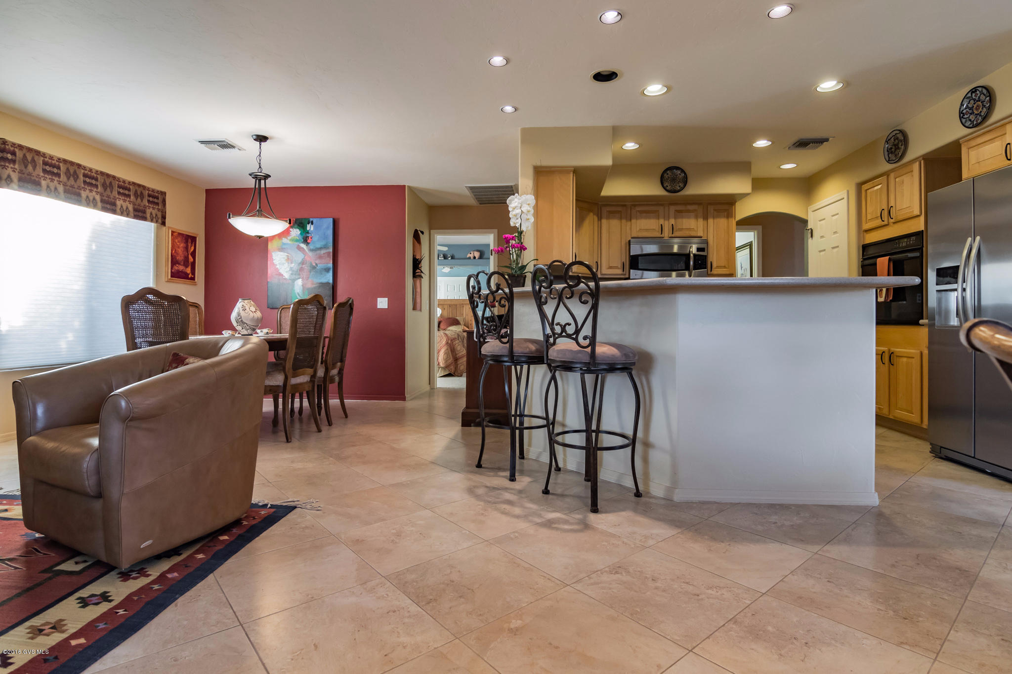 913 W Camino Tierra Libre