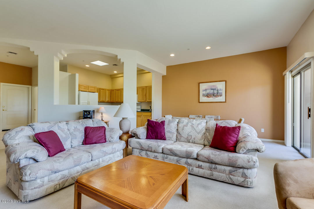 715 W Waterview Drive