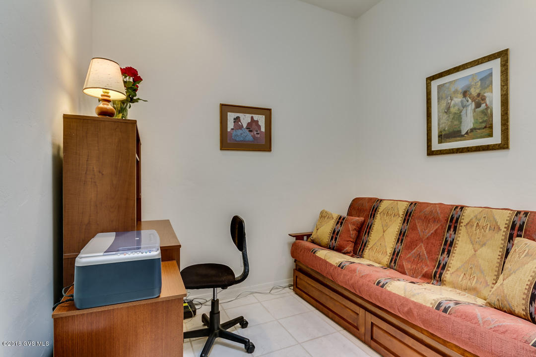 715 W Waterview Drive