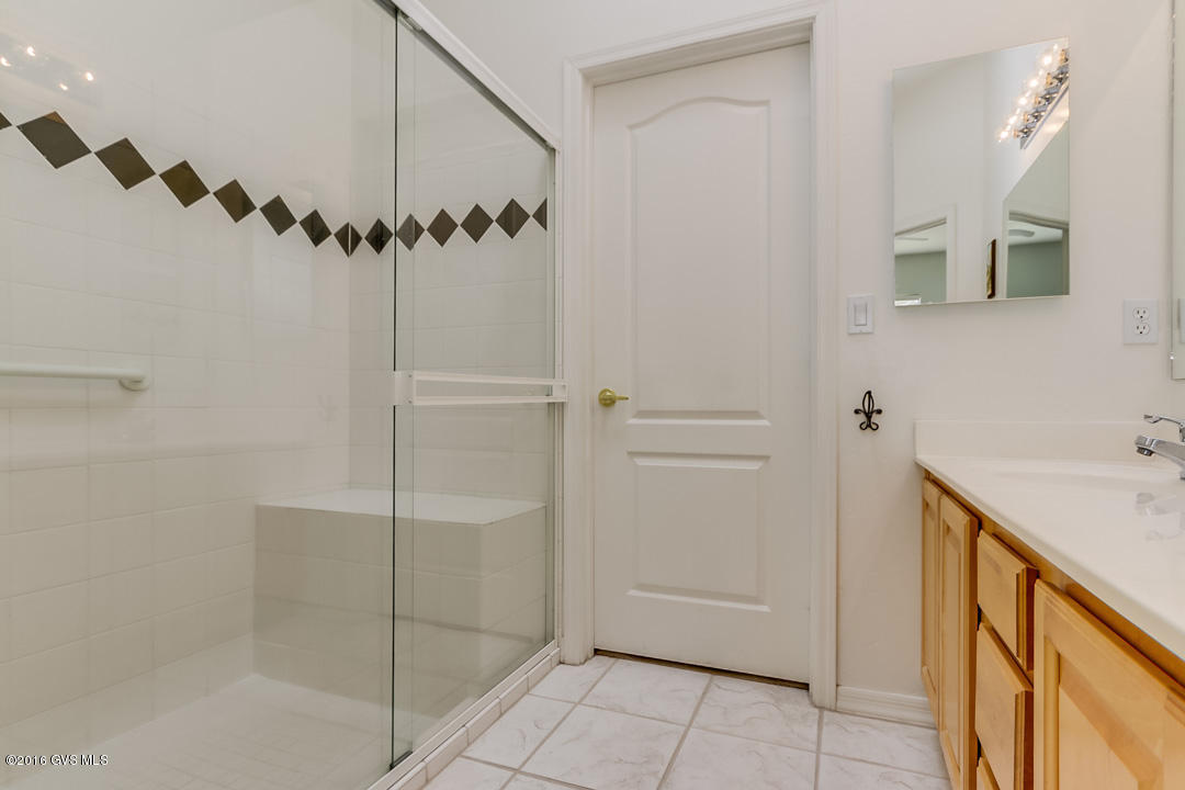 715 W Waterview Drive