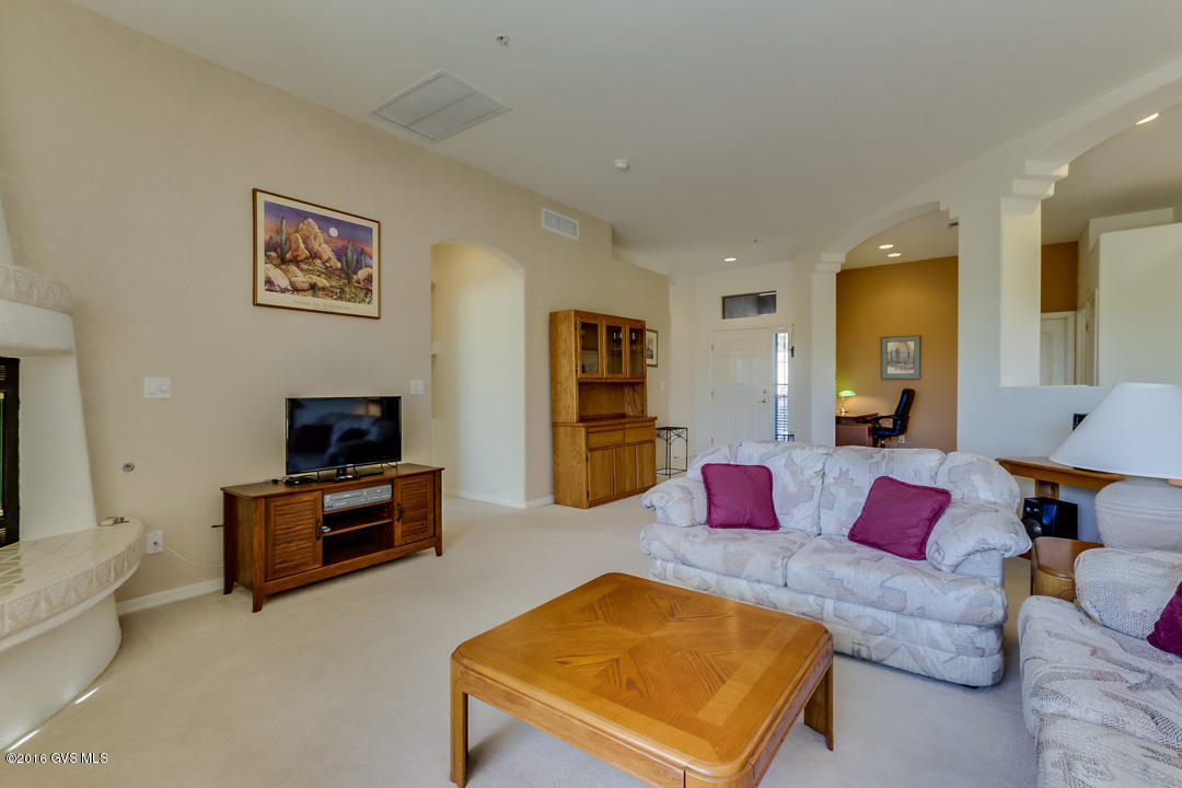 715 W Waterview Drive