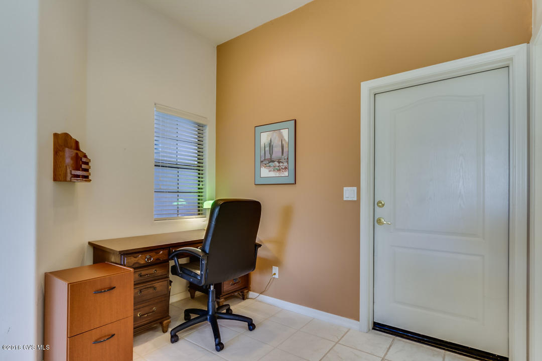 715 W Waterview Drive