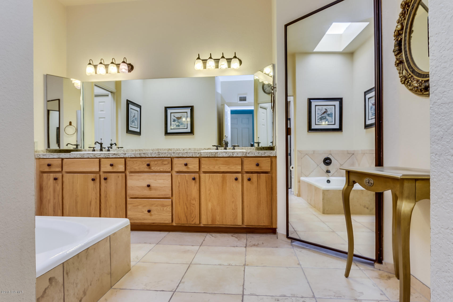 1136 W Camino Urbano