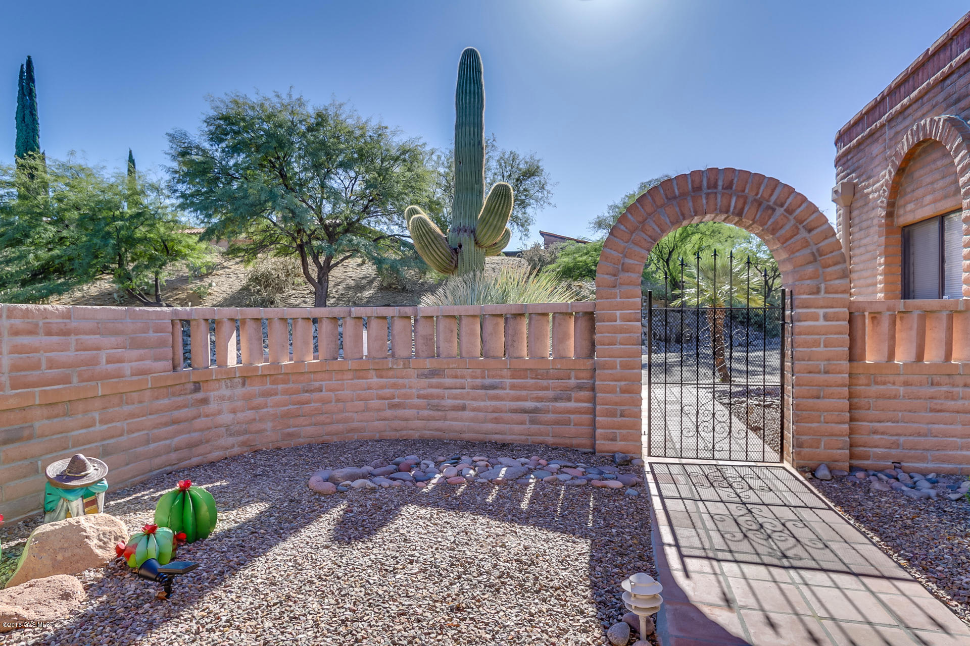 1136 W Camino Urbano