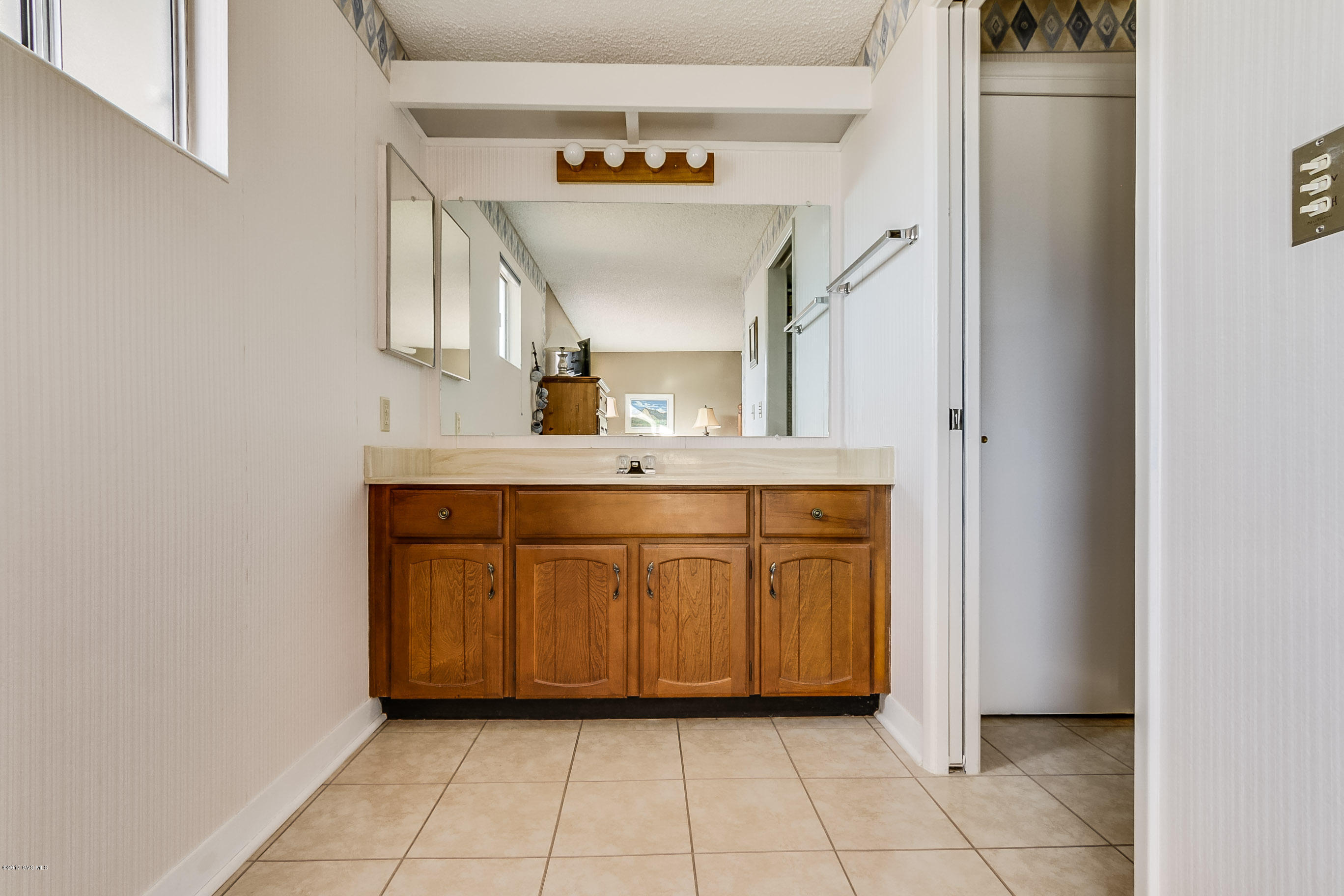 1530 S San Ray