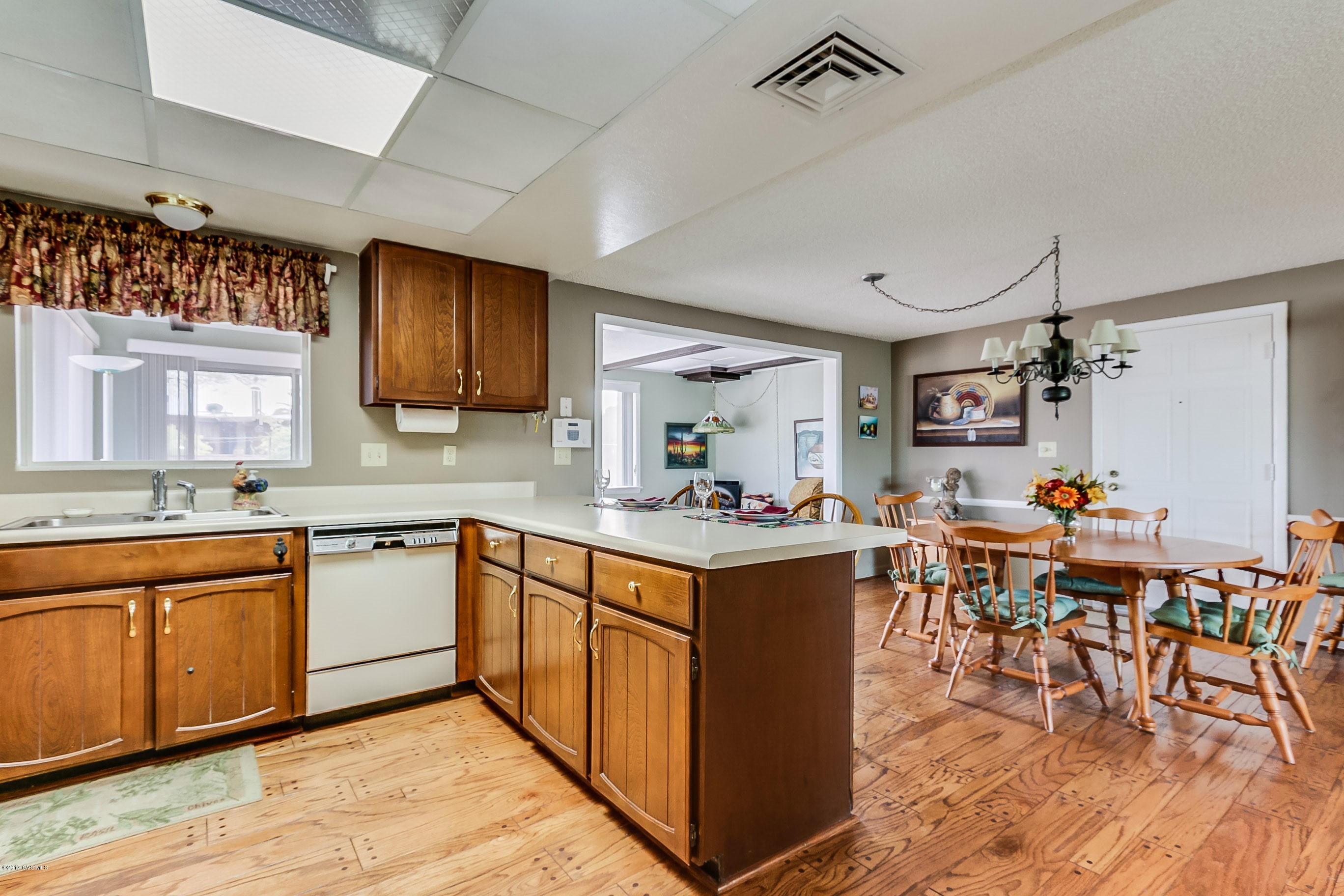 1530 S San Ray
