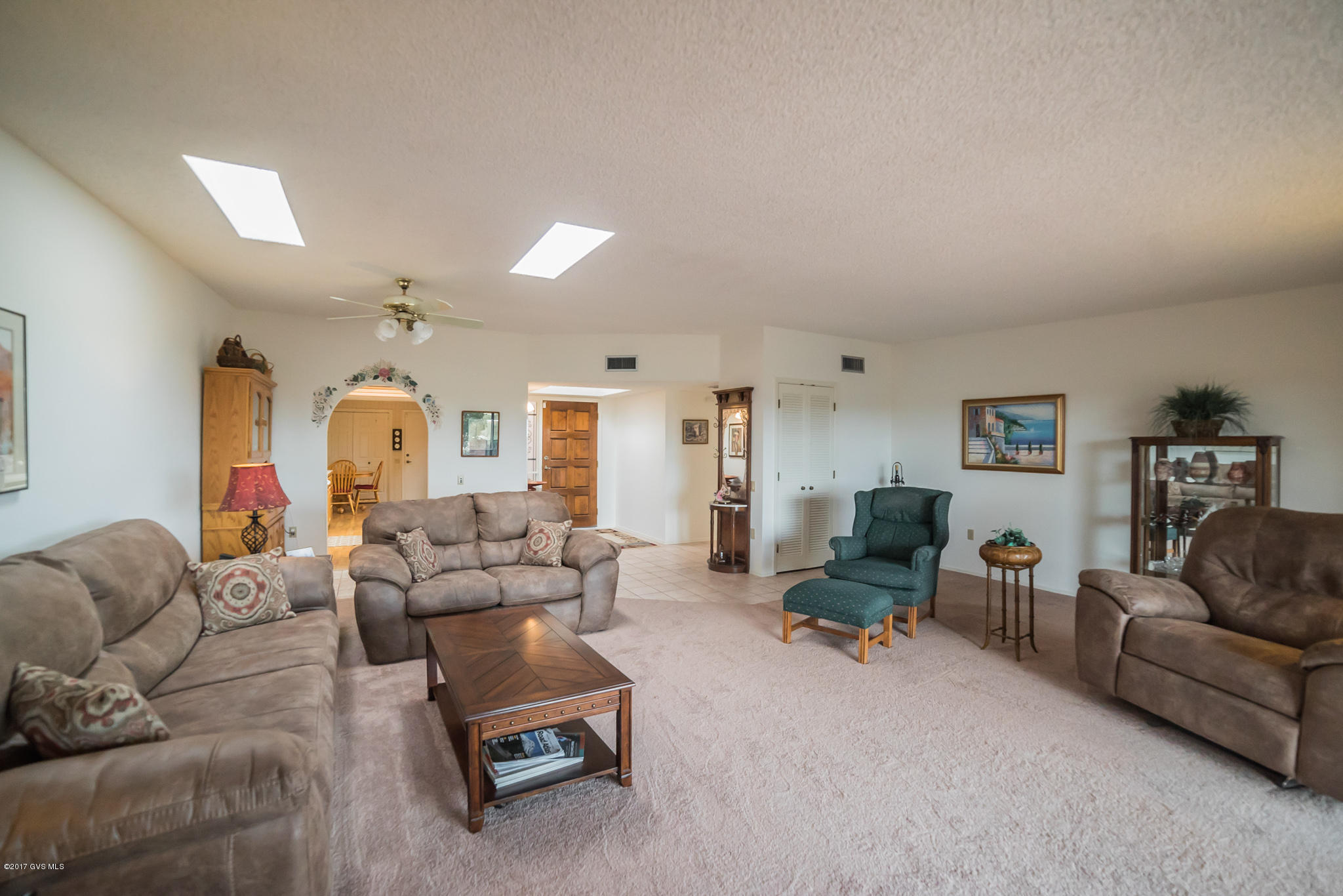 1445 W Camino Del Pato