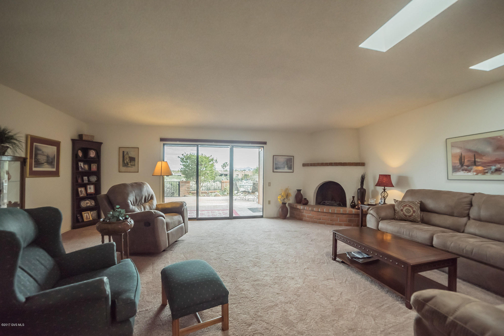 1445 W Camino Del Pato