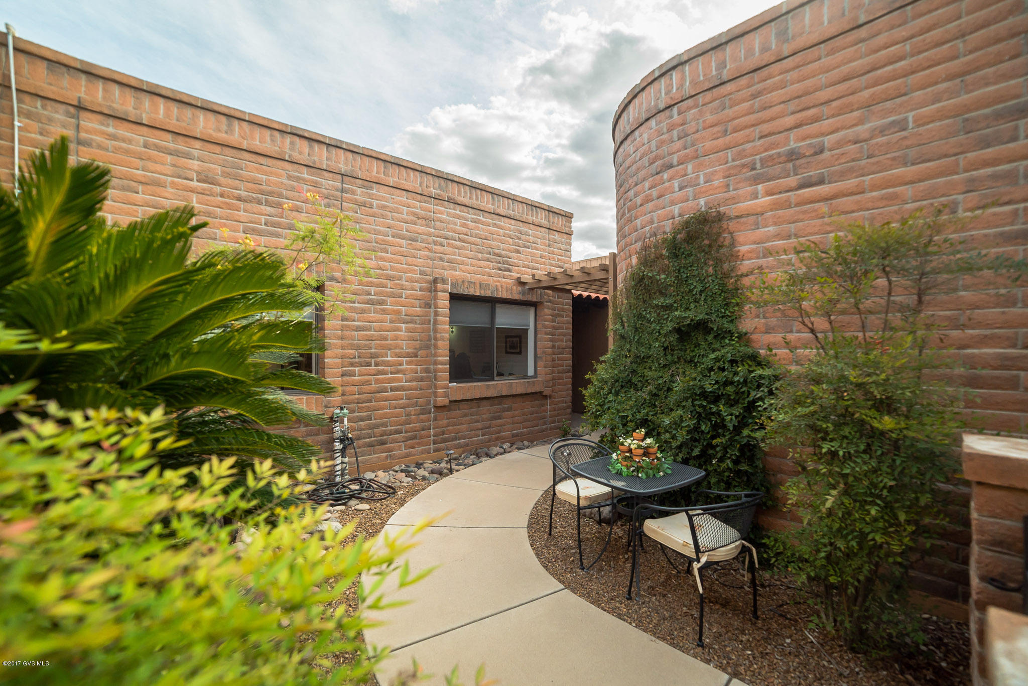 1445 W Camino Del Pato