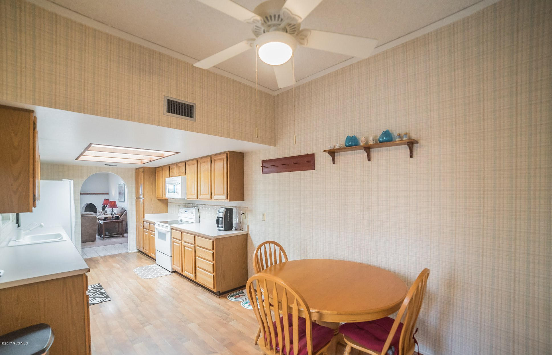1445 W Camino Del Pato