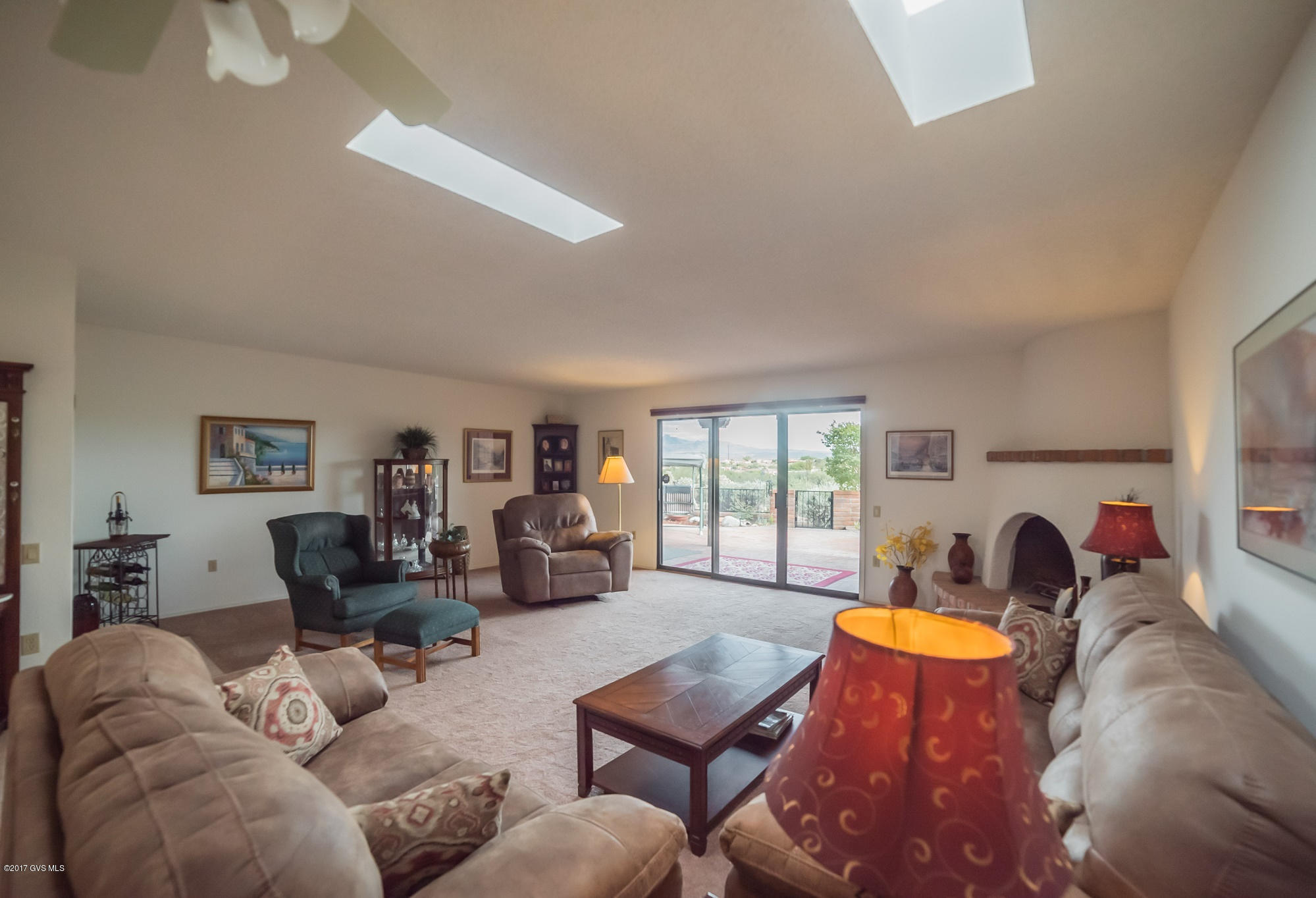 1445 W Camino Del Pato