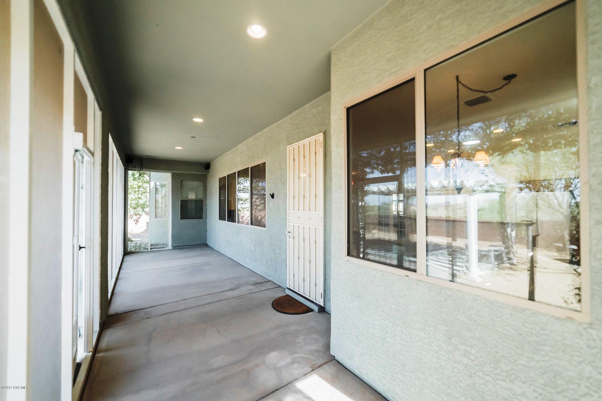 1142 W Mountain Stone Drive